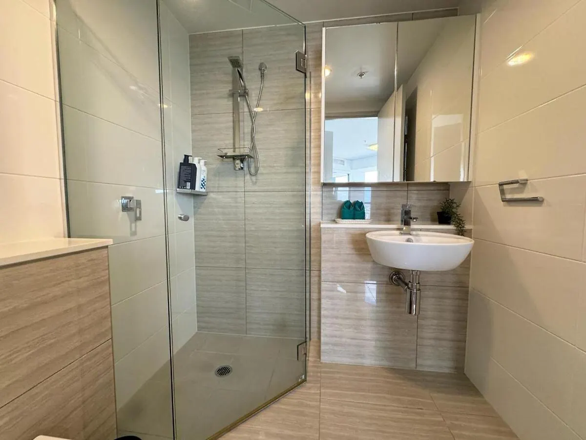 Apartment Luxury Meriton Suites Retreat Brisbane Australia