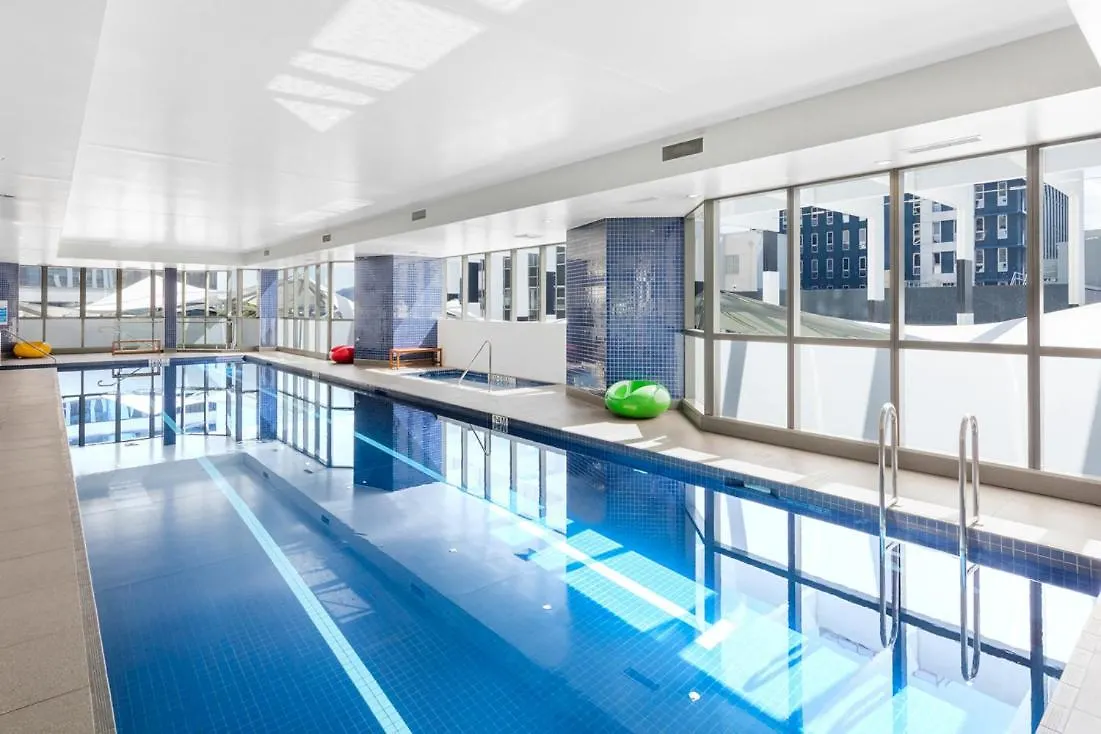 Luxury Meriton Suites Retreat Brisbane Australia